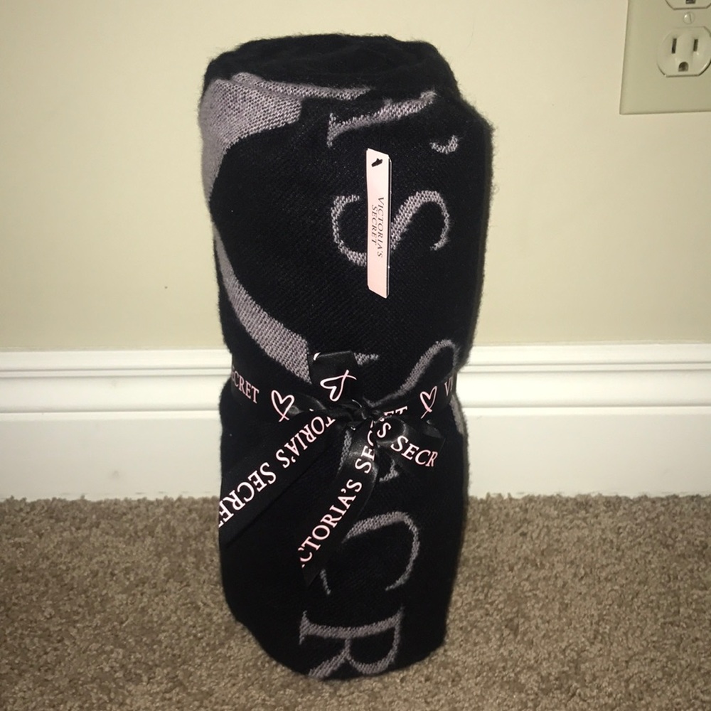 NEW Victoria's Secret blanket